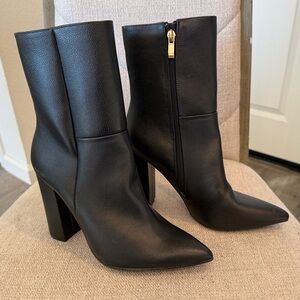 🔥🔥Gorgoeus Lulus Boots